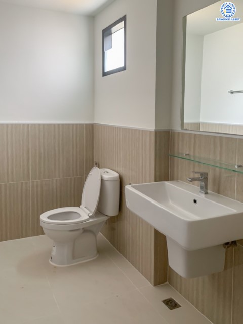 บ้านมือสองตกแต่งใหม่ คุณภาพแบรนด์ LH ม.ชัยพฤกษ์ บางแวก เนื้อที่ 105.3 ตร.ว. ตกแต่งหรูหรา ฟังก์ชันจัดเต็ม 4 ห้องนอน 3 ห้องน้ำ 1 ห้องอเนกประสงค์ จอดรถได้ 3 คัน พร้อม Facilities ครบ! บนทำเลคุณภาพ เชื่อมต่อได้หลายเส้นทาง ใกล้เซ็นทรัลปิ่นเกล้า และทางด่วนคู่ขนานลอยฟ้า